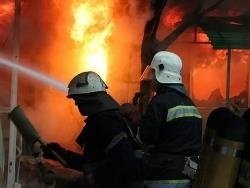 Спасатели МЧС России ликвидировали пожар в частном жилом доме и хозяйственной постройке в Яшкинском МО