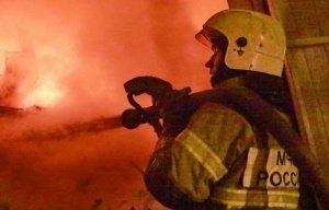 Спасатели МЧС России ликвидировали пожар в частной хозяйственной постройке в Яшкинском МО