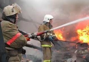 Спасатели МЧС России ликвидировали пожар в 2-х частных жилых домах в Яшкинском МО
