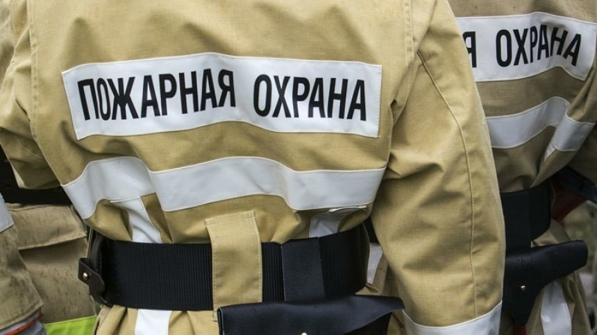 Спасатели МЧС России ликвидировали пожар в муниципальном нежилом здании в Яшкинском МО