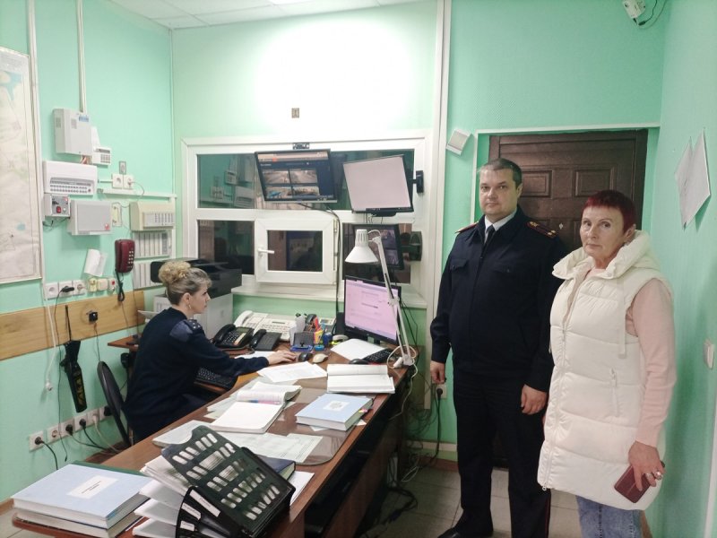 В Яшкинском муниципальном округе член Общественного совета проверила работу дежурной части