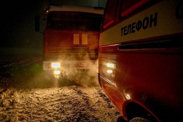 Спасатели МЧС России ликвидировали пожар в частном жилом доме, хозяйственной постройке, легковом автомобиле в Яшкинском МО